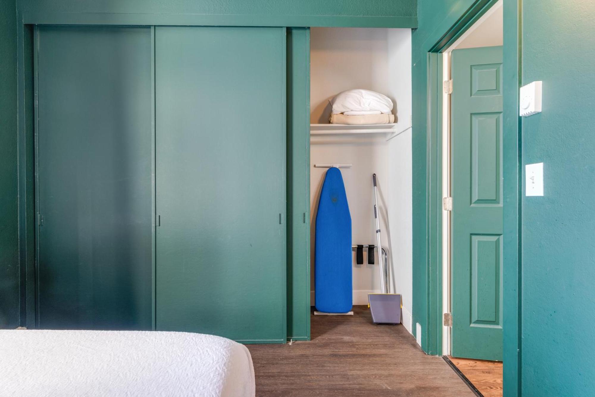 Oxford Apartment By At Mine Hospitality Seattle Ngoại thất bức ảnh
