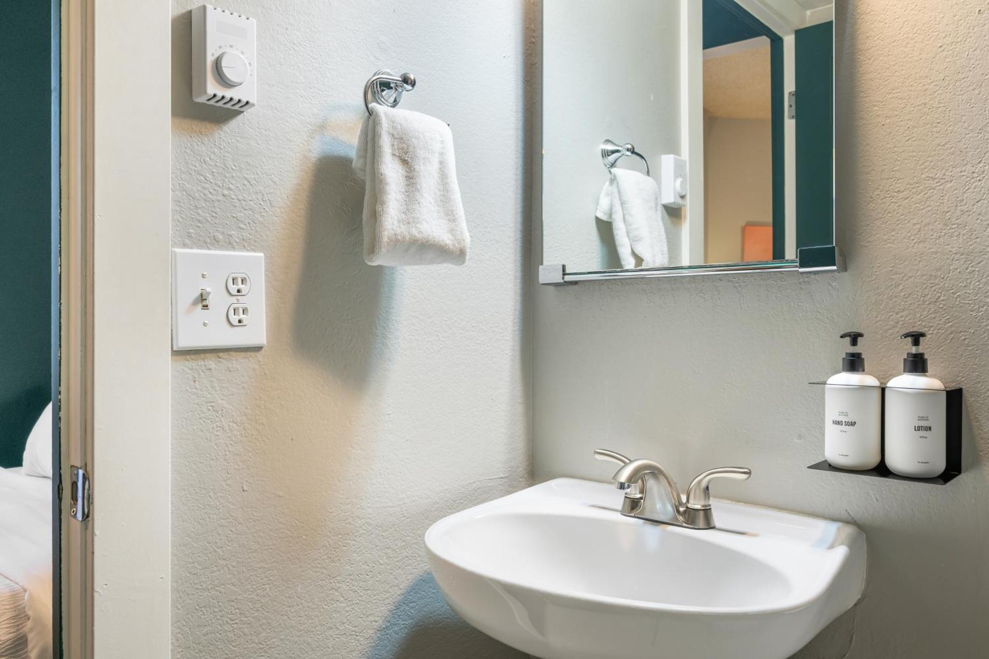 Oxford Apartment By At Mine Hospitality Seattle Ngoại thất bức ảnh