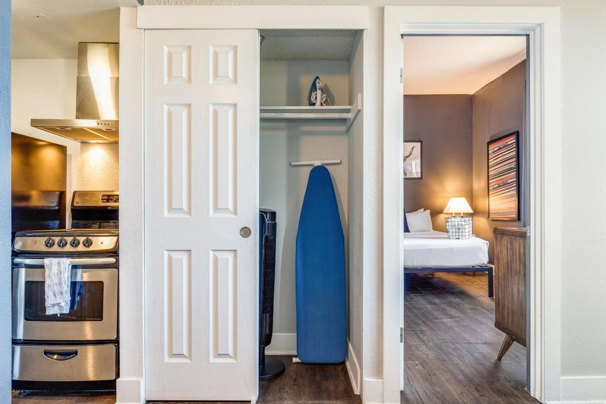 Oxford Apartment By At Mine Hospitality Seattle Ngoại thất bức ảnh
